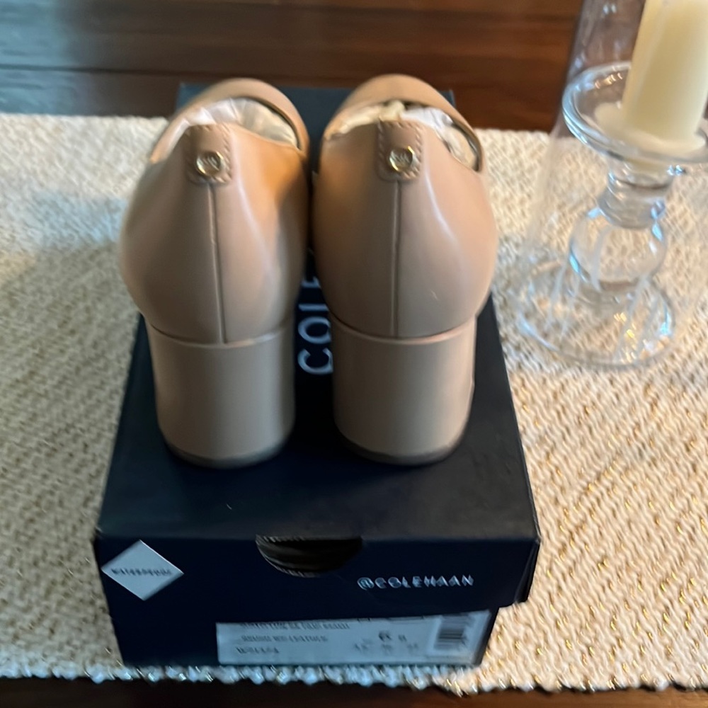Gorgeous  Cole Haan leather pump with cushy ache sole !